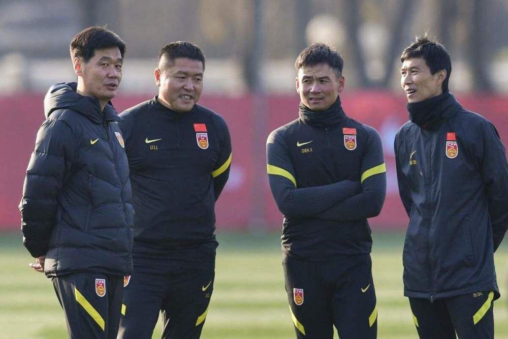 《八佰》取材于1937年淞沪会战最后一役，谢晋元奉命率领第88师524团一营420余人，坚守上海四行仓库，四天四夜中抵挡住日军的猛烈进攻